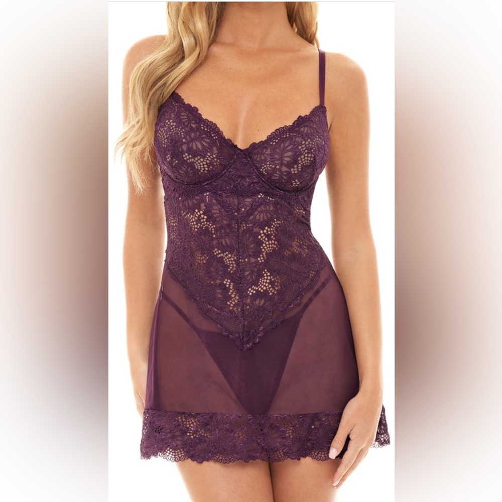 NWOT Oh La La Cheri Lace Underwire Chemise &
Thong Set